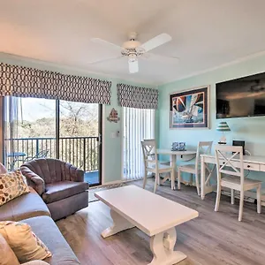 Coastal With Balcony And Luxe Amenities! Apartment